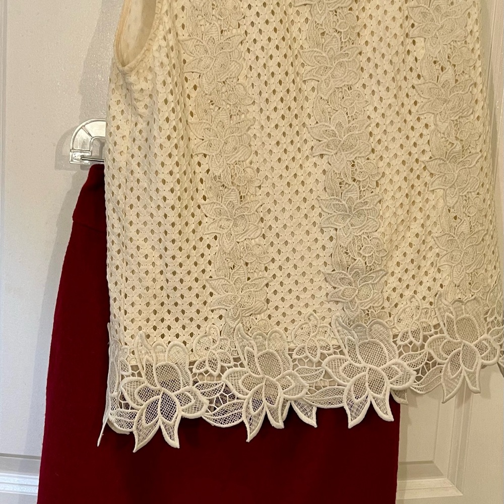 Elegant Lace Sleeveless Top